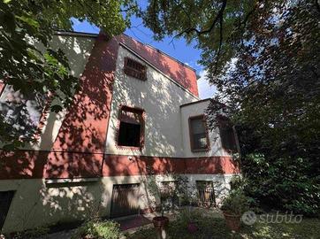 Immobile in asta di 361 m² con più di 5 locali a A