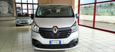 Furgone renault trafic 9 posti