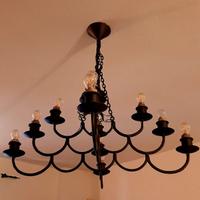 Lampadario in ferro battuto e coppia di applique