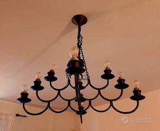 Lampadario in ferro battuto e coppia di applique