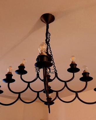 Lampadario in ferro battuto e coppia di applique