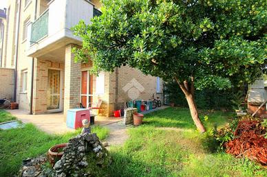 2 LOCALI A CARONNO PERTUSELLA