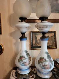 coppia di antiche lampade a petrolio in opalina, r