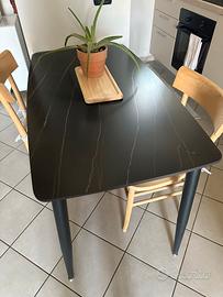 Tavolo nero moderno + 4 sedie legno grezzo