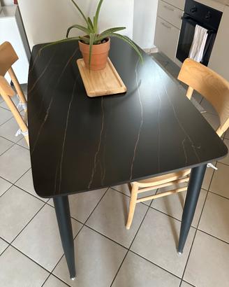 Tavolo nero moderno + 4 sedie legno grezzo