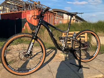 Giant Reign 2023 Enduro (montaggio custom)