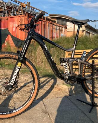 Giant Reign 2023 Enduro (montaggio custom)