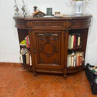 Libreria con anta chiusa