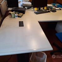 SCRIVANIA DA UFFICIO CON PENISOLA