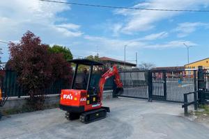 E136 Mini escavatore 13 q.li Fai 212