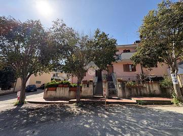 VILLA A SCHIERA A CATANZARO