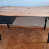 Scrivania in legno IKEA