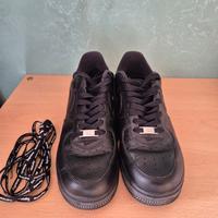 Nike Air Force 1 Low Supreme nere