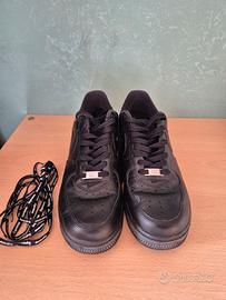 Nike Air Force 1 Low Supreme nere