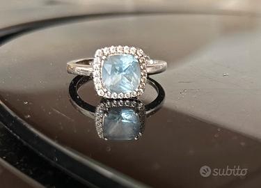 Anello con pietra