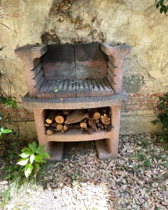 Barbecue da giardino in muratura