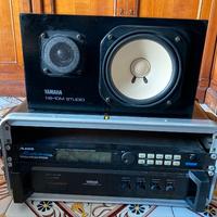 Amplificatore Yamaha con casse, effetti eco e mixe