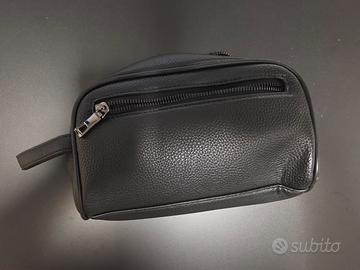 Pochette uomo in similpelle nera con manico