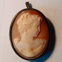 Cammeo antico in conchiglia scolpito a mano