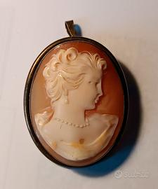 Cammeo antico in conchiglia scolpito a mano