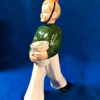 ceramica policroma statuina di garzone a bottiglia