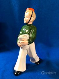 ceramica policroma statuina di garzone a bottiglia