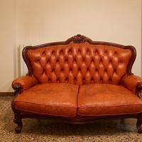 Divano vintage in capitonnè