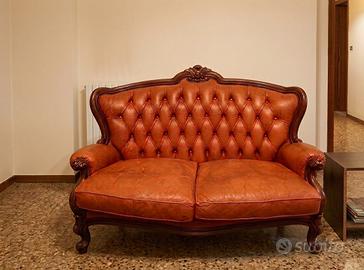 Divano vintage in capitonnè