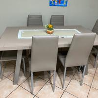 Tavolo da cucina e 6 sedie