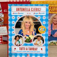 Libro di Antonella Clerici "Tutti a tavola!"