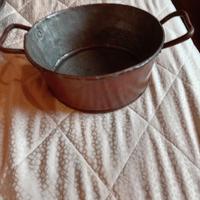 Pentola di rame vecchia
