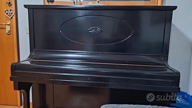 pianoforte a muro