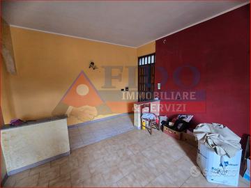 Soluzione di 476 mq con spazio esterno