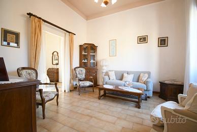 Indipendente bi-livelli con cortitle e terrazza