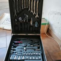 Valigia trolley completa di oltre 150 utensili