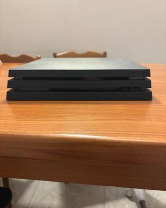 PlayStation 4 pro con accessori compresi