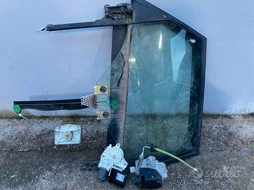 vetro porta dx posteriore audi A3 8p 2010 2011