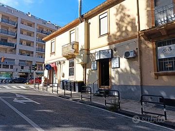 Via Emilia, locale su due livelli