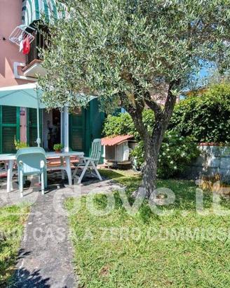 Villa di 186 m² con 5 locali e box auto a Ameglia