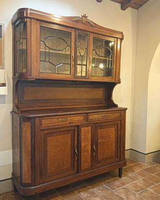 Credenza d'epoca con vetrina