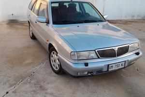 Auto lancia dedra