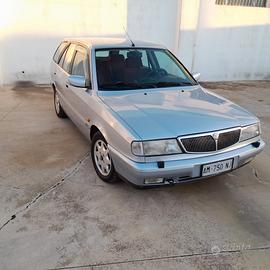 Auto lancia dedra