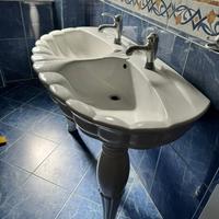 Sanitari bagno vintage a forma di conchiglia