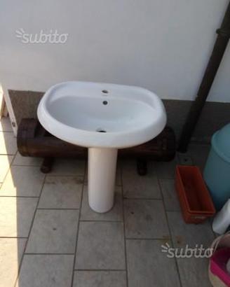 Lavandino Con Colonna
