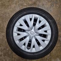 4 Pneumatici cerchi copricerchi Toyota Yaris