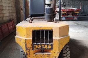 Carrello sollevatore.