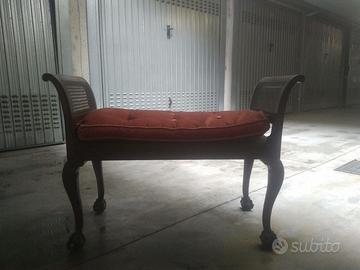 Panchetta d'epoca in legno con inserti in rattan