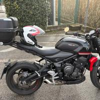Moto da strada sportiva