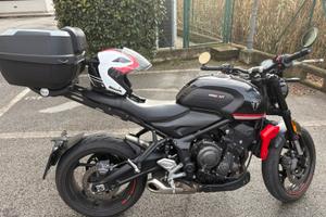 Moto da strada sportiva