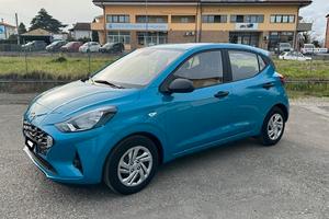 Hyundai i10 1.0 benzina neopatentati iva esposta
